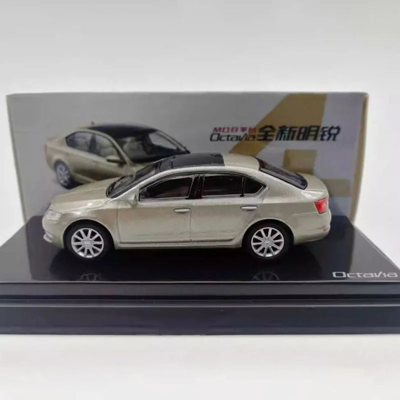 Diecast Alloy 1/64 Skoda Octavi 30th Anniversary Edition Dovanų dėžutės komplektas Automobilio modelio klasika suaugusiems skirtų suvenyrų dovanų statinis ekranas