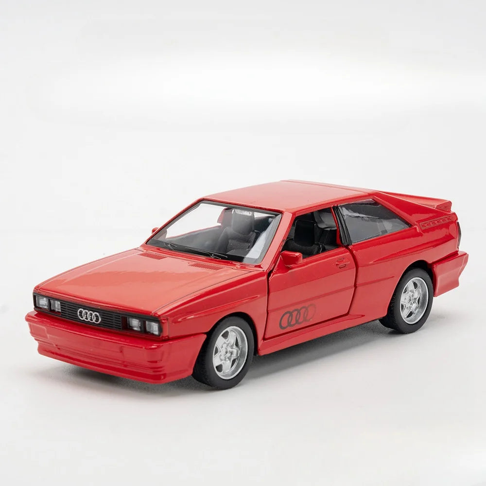 1:36 Audi Quattro 1980 Lengvojo lydinio automobilių modeliai Žaisliniai liejiniai Transporto priemonės Modelis Atidarytos durelės Atitraukti atgal Sportinis automobilis vaikams Dovana