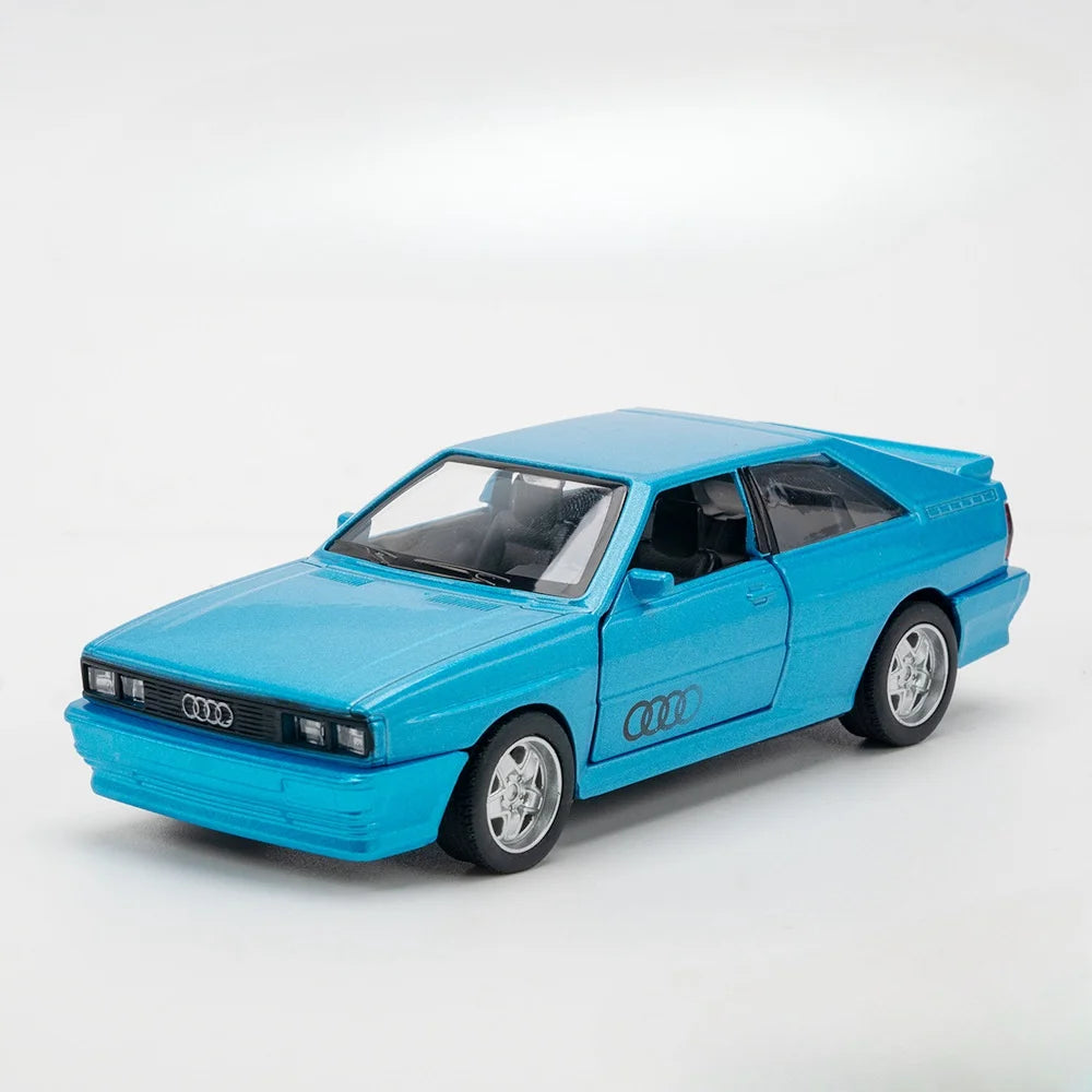 1:36 Audi Quattro 1980 Lengvojo lydinio automobilių modeliai Žaisliniai liejiniai Transporto priemonės Modelis Atidarytos durelės Atitraukti atgal Sportinis automobilis vaikams Dovana